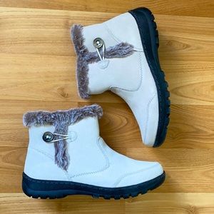 Khombu Women’s Ankle Boots